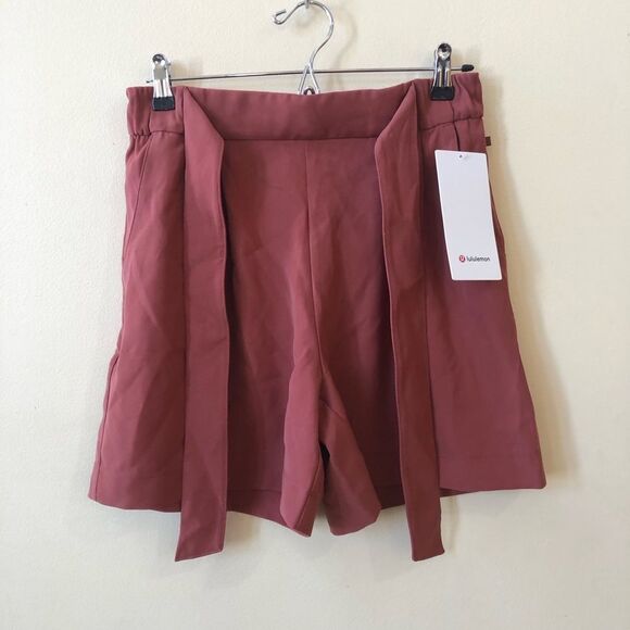 Lululemon Noir Shorts 5.5”